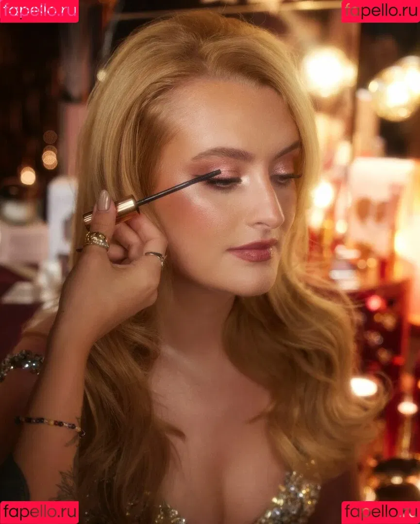 Amelia Dimoldenberg / ameliadimz / emilynudess Onlyfans Photo Gallery 