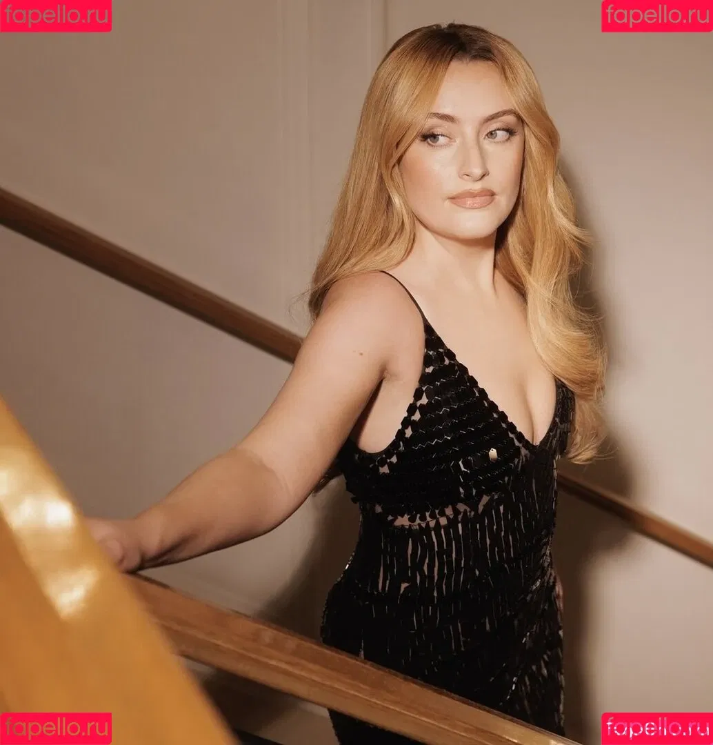 Amelia Dimoldenberg / ameliadimz / emilynudess Onlyfans Photo Gallery 