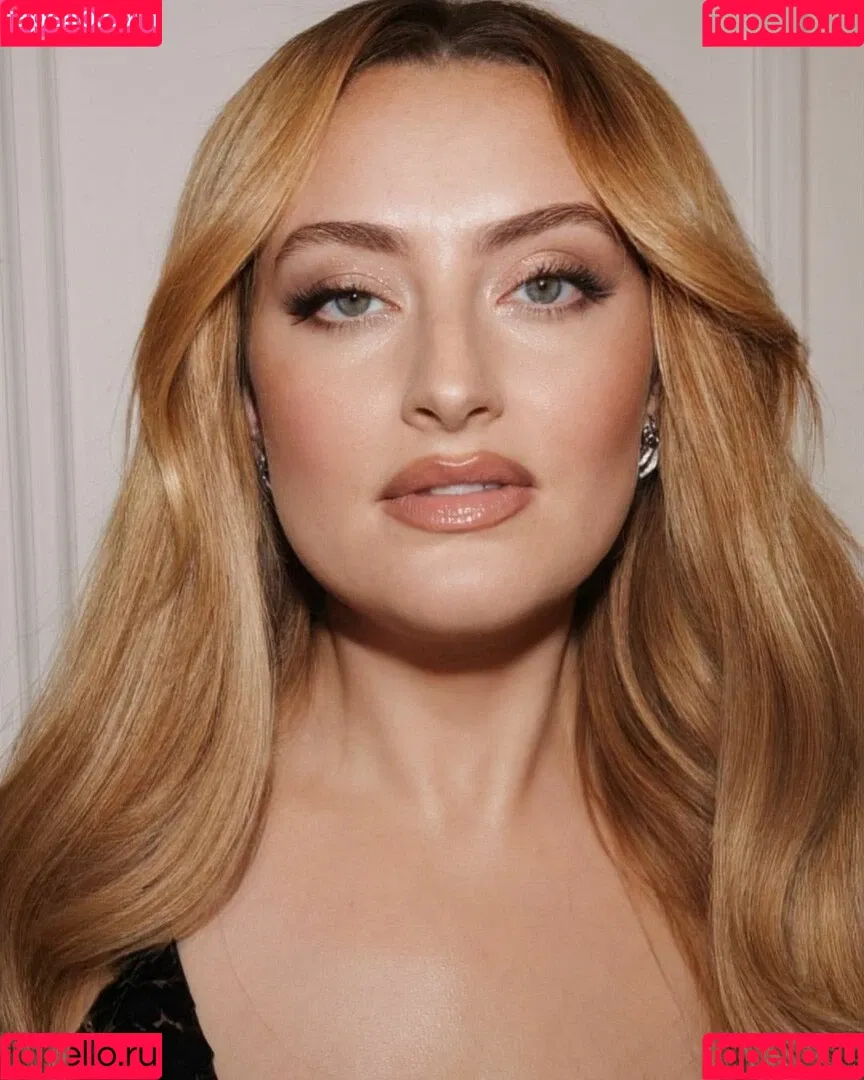 Amelia Dimoldenberg / ameliadimz / emilynudess Onlyfans Photo Gallery 