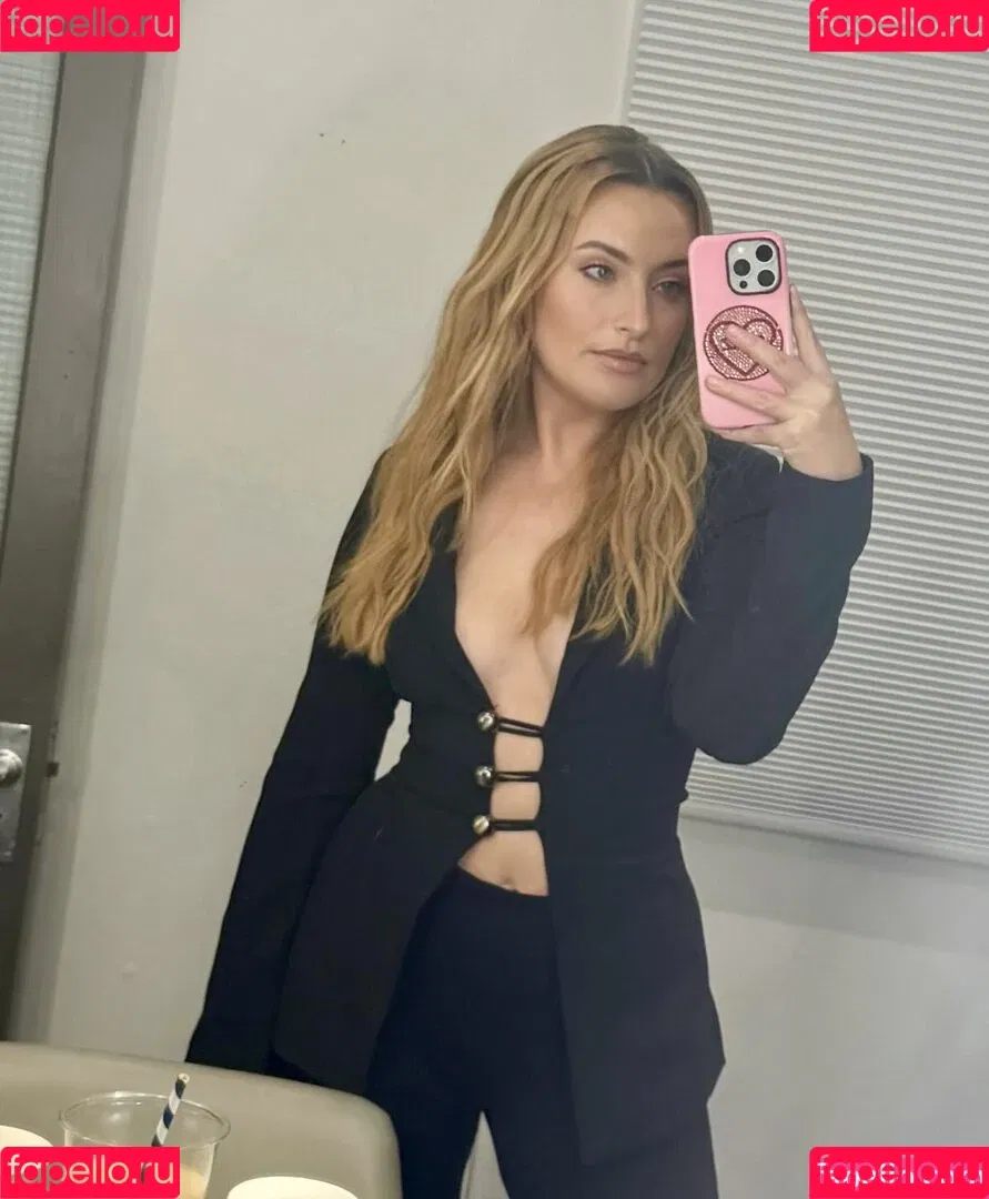 Amelia Dimoldenberg / ameliadimz / emilynudess Onlyfans Photo Gallery 