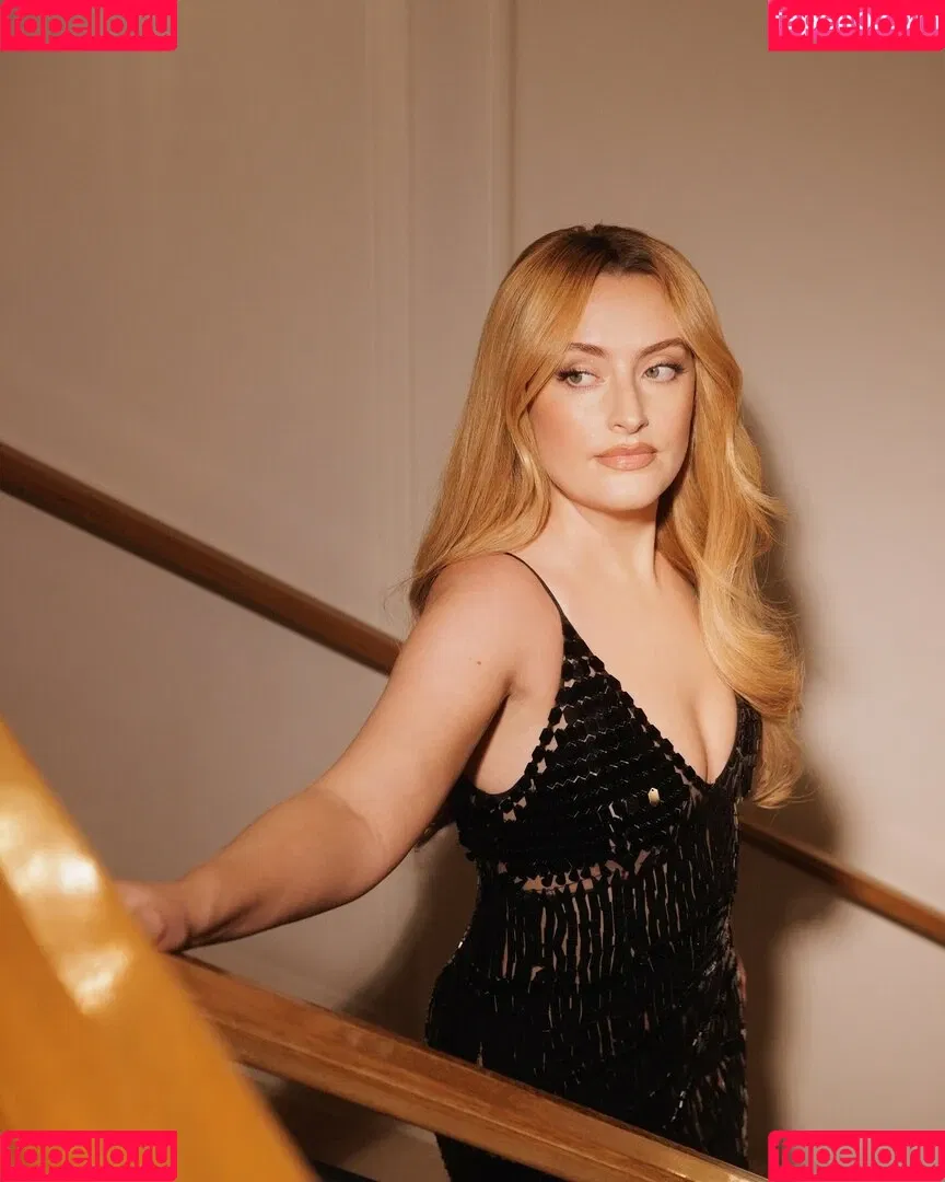 Amelia Dimoldenberg / ameliadimz / emilynudess Onlyfans Photo Gallery 