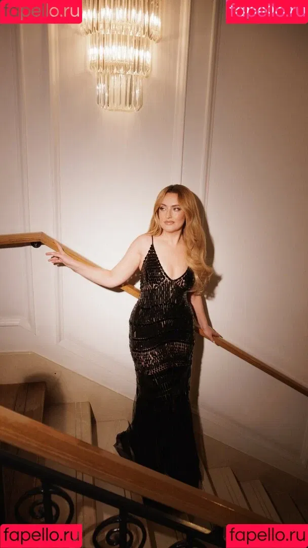 Amelia Dimoldenberg / ameliadimz / emilynudess Onlyfans Photo Gallery 