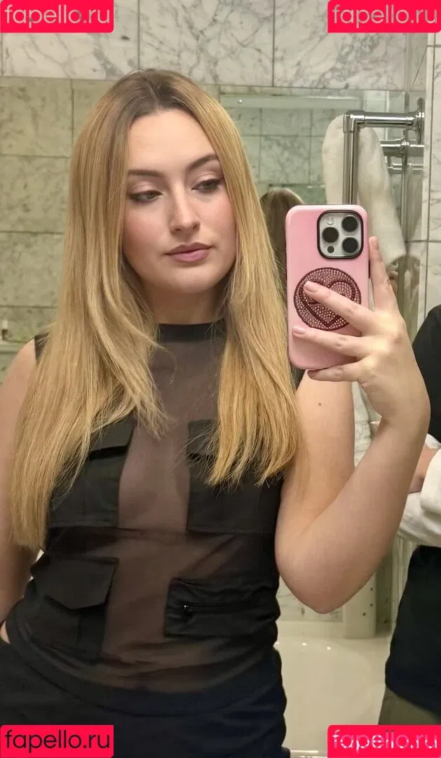 Amelia Dimoldenberg / ameliadimz / emilynudess Onlyfans Photo Gallery 