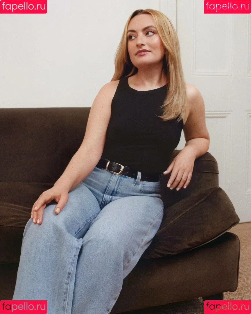 Amelia Dimoldenberg / ameliadimz / emilynudess Onlyfans Photo Gallery 