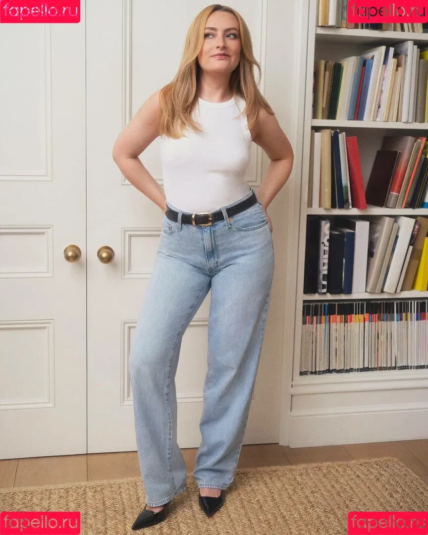 Amelia Dimoldenberg / ameliadimz / emilynudess Onlyfans Photo Gallery 