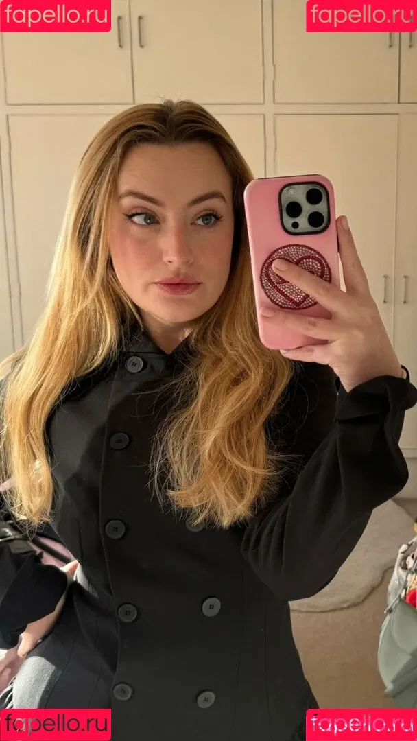 Amelia Dimoldenberg / ameliadimz / emilynudess Onlyfans Photo Gallery 