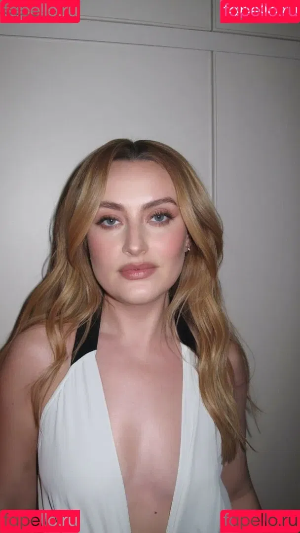 Amelia Dimoldenberg / ameliadimz / emilynudess Onlyfans Photo Gallery 