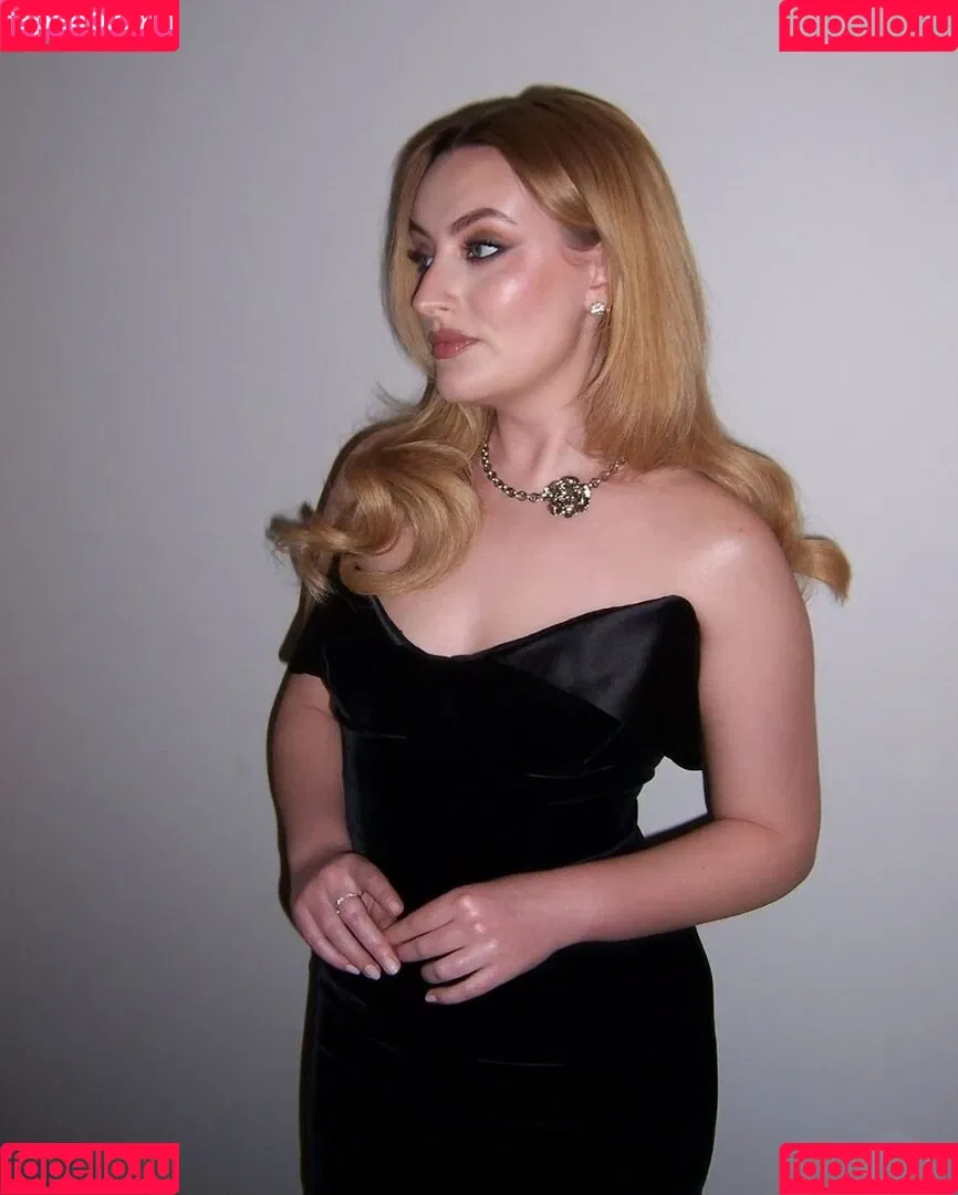 Amelia Dimoldenberg / ameliadimz / emilynudess Onlyfans Photo Gallery 