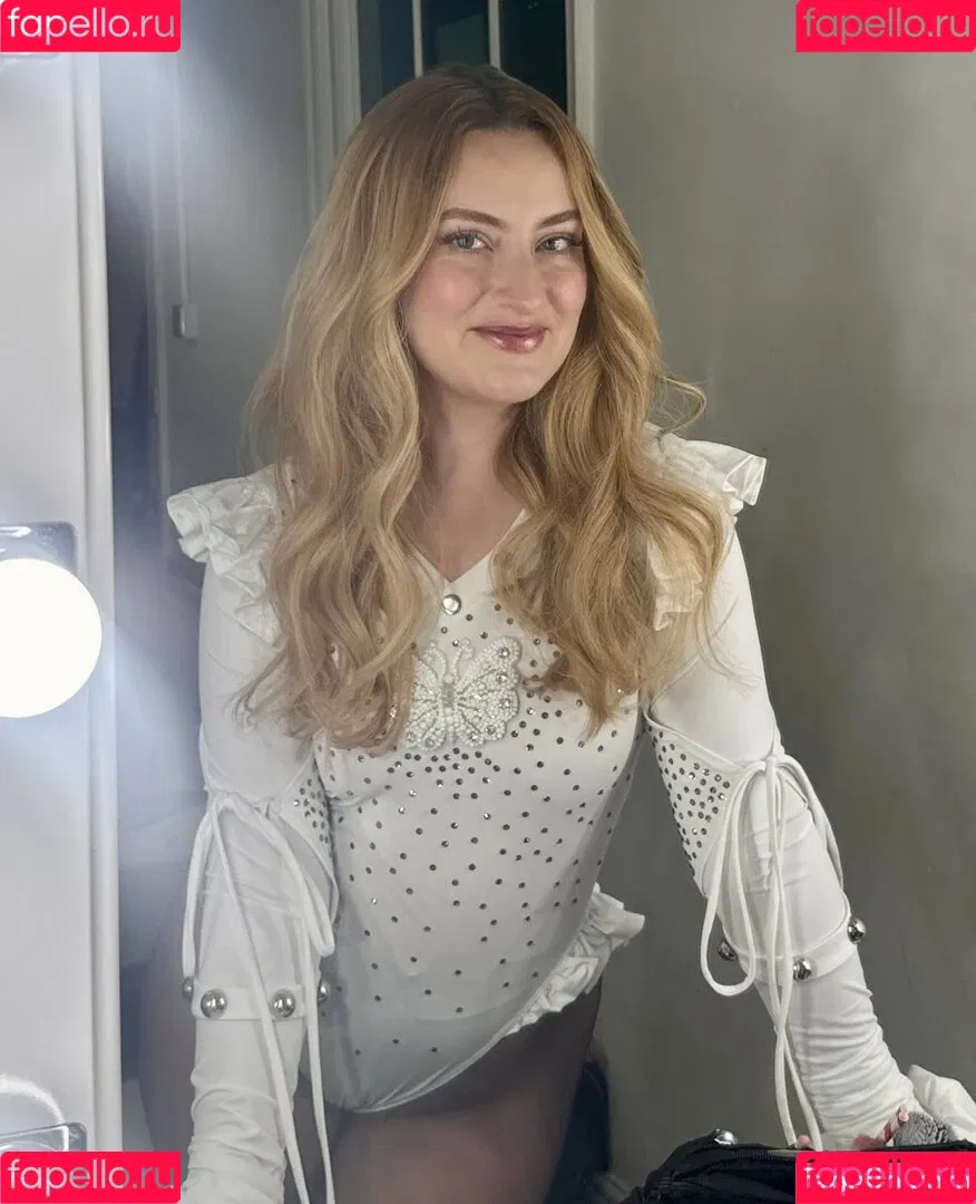 Amelia Dimoldenberg / ameliadimz / emilynudess Onlyfans Photo Gallery 