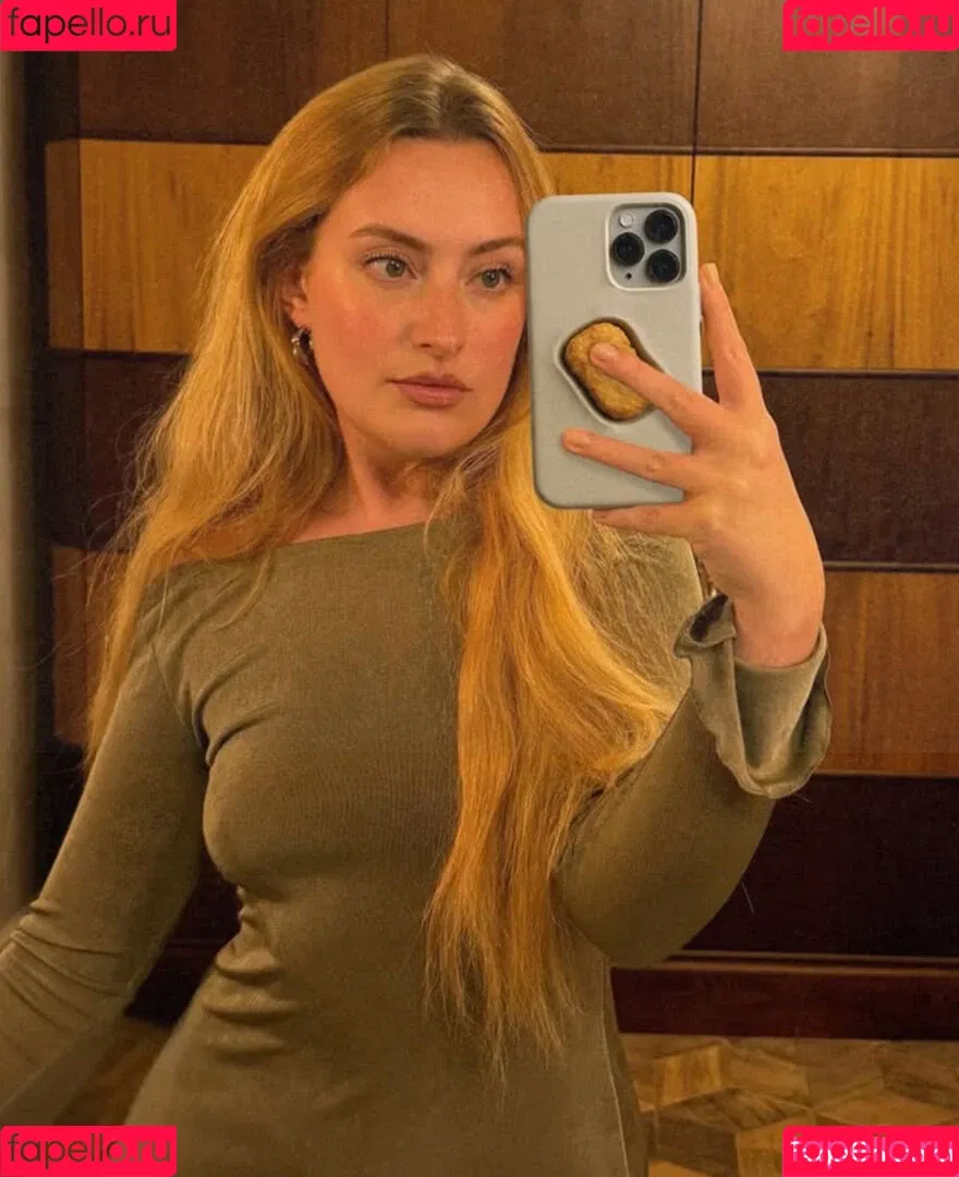 Amelia Dimoldenberg / ameliadimz / emilynudess Onlyfans Photo Gallery 