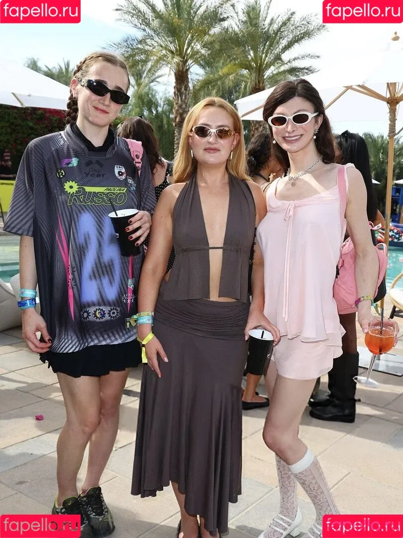 Amelia Dimoldenberg / ameliadimz / emilynudess Onlyfans Photo Gallery 