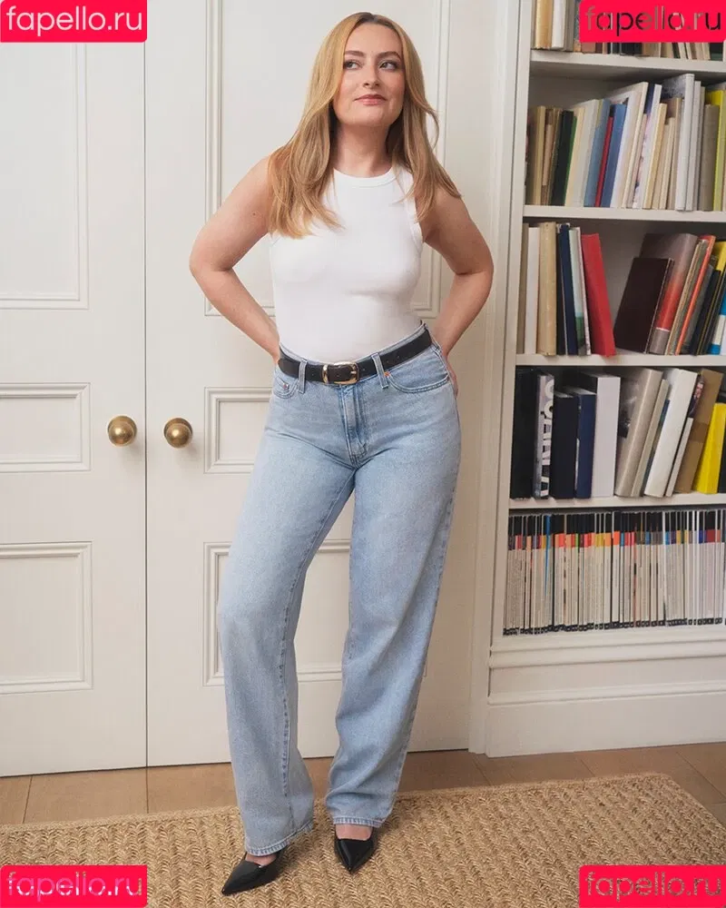 Amelia Dimoldenberg / ameliadimz / emilynudess Onlyfans Photo Gallery 