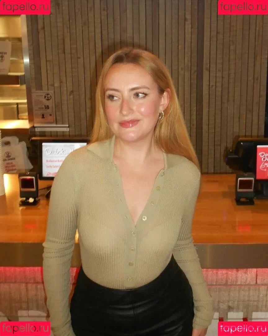 Amelia Dimoldenberg / ameliadimz / emilynudess Onlyfans Photo Gallery 