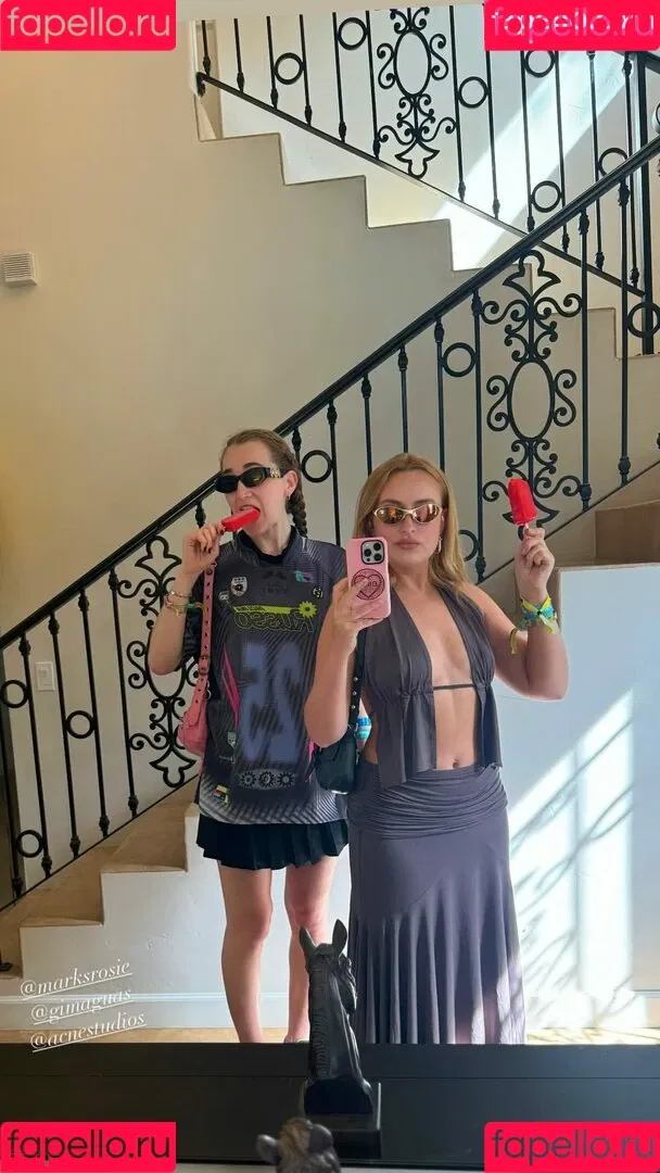 Amelia Dimoldenberg / ameliadimz / emilynudess Onlyfans Photo Gallery 