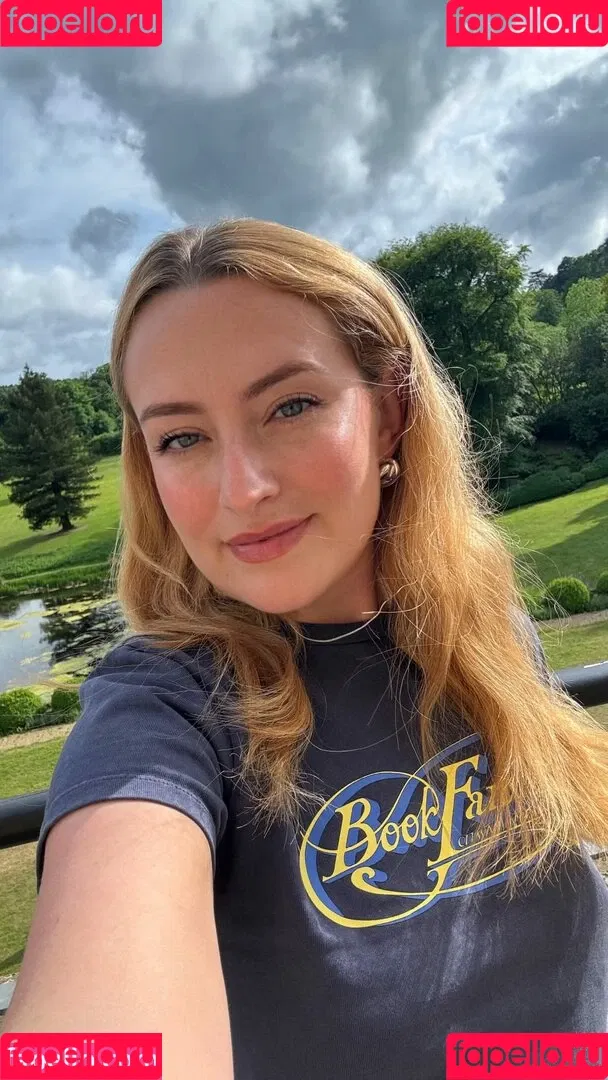 Amelia Dimoldenberg / ameliadimz / emilynudess Onlyfans Photo Gallery 