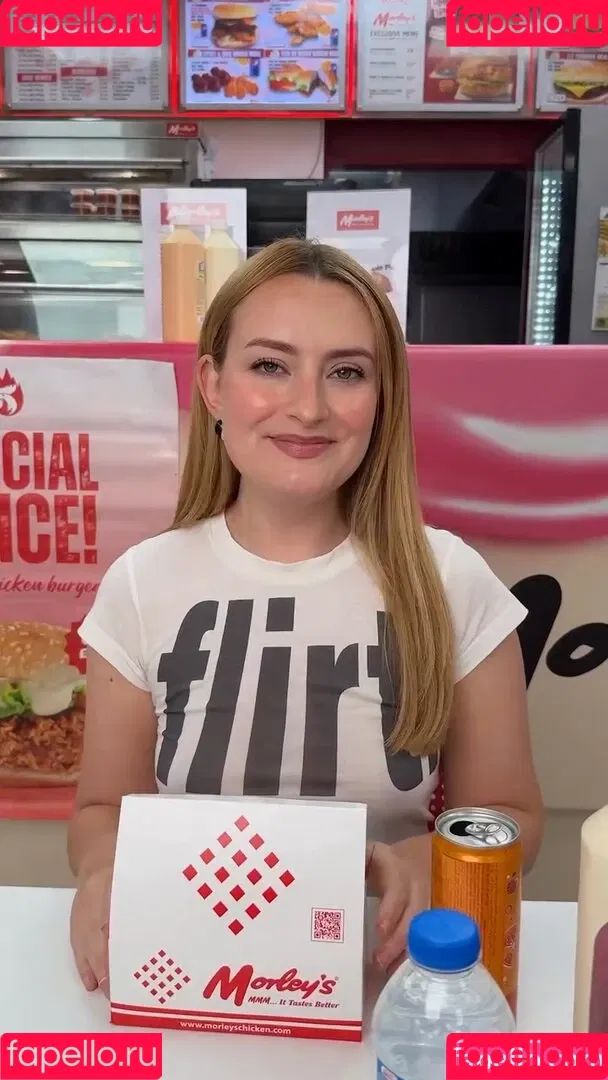 Amelia Dimoldenberg / ameliadimz / emilynudess Onlyfans Photo Gallery 