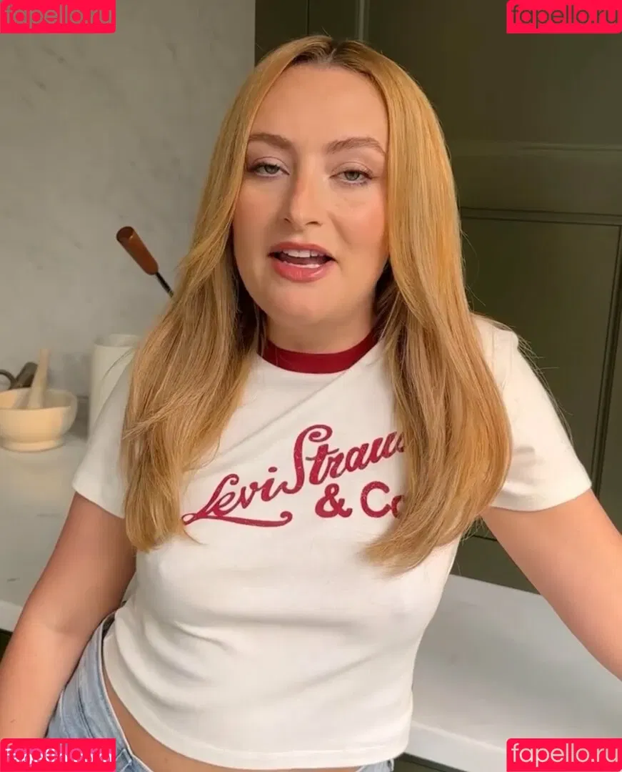 Amelia Dimoldenberg / ameliadimz / emilynudess Onlyfans Photo Gallery 