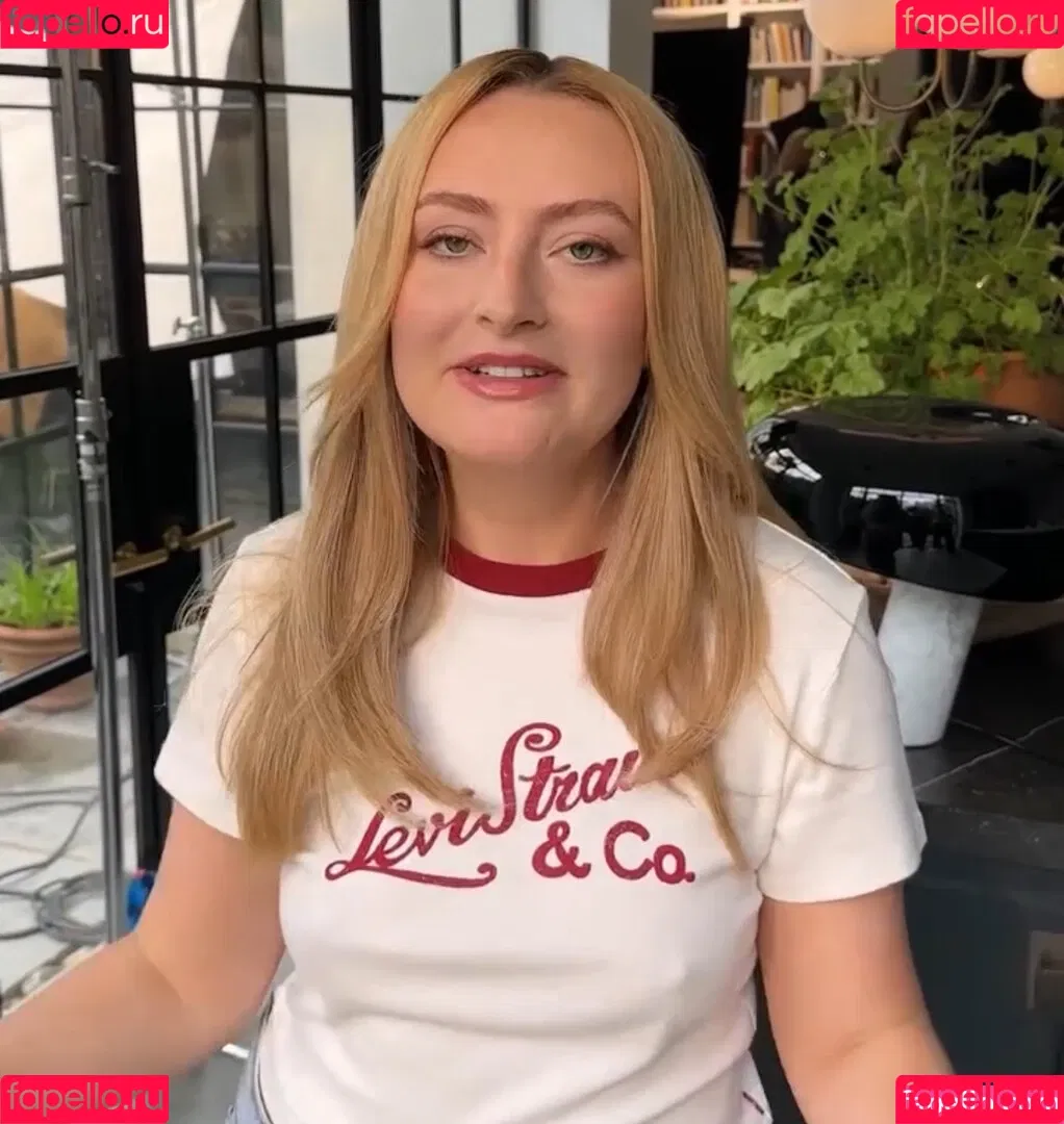 Amelia Dimoldenberg / ameliadimz / emilynudess Onlyfans Photo Gallery 