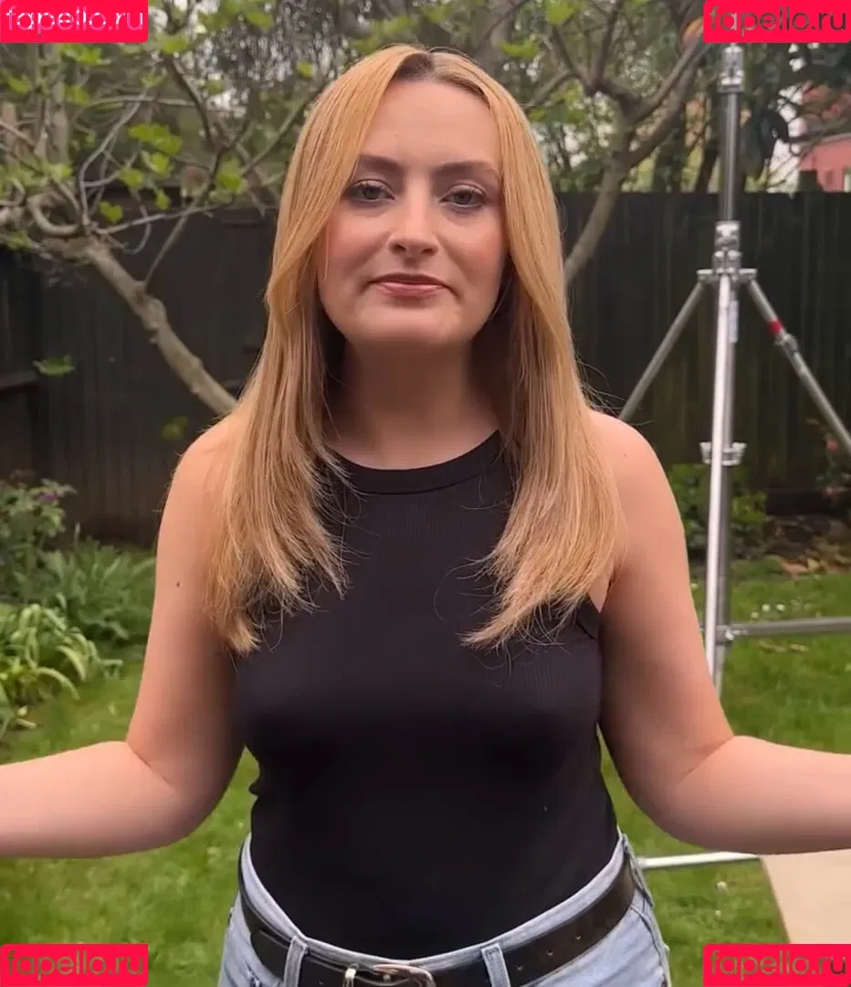 Amelia Dimoldenberg / ameliadimz / emilynudess Onlyfans Photo Gallery 