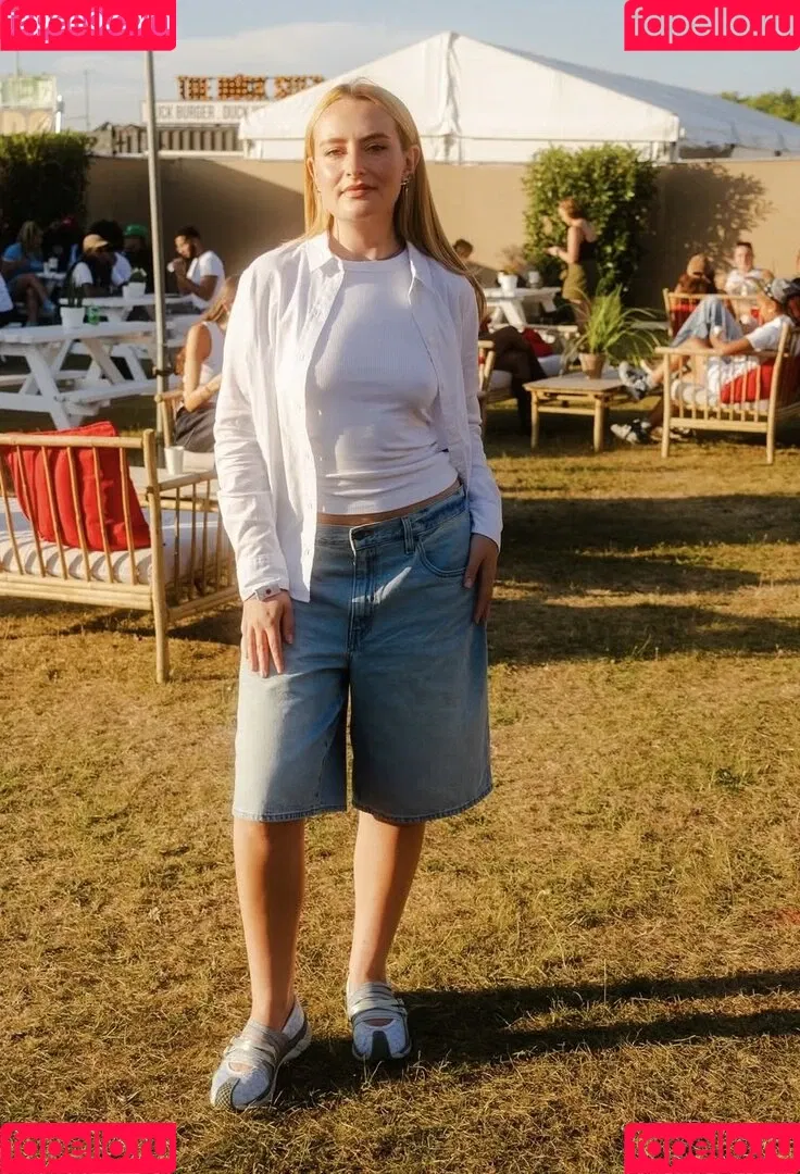 Amelia Dimoldenberg / ameliadimz / emilynudess Onlyfans Photo Gallery 