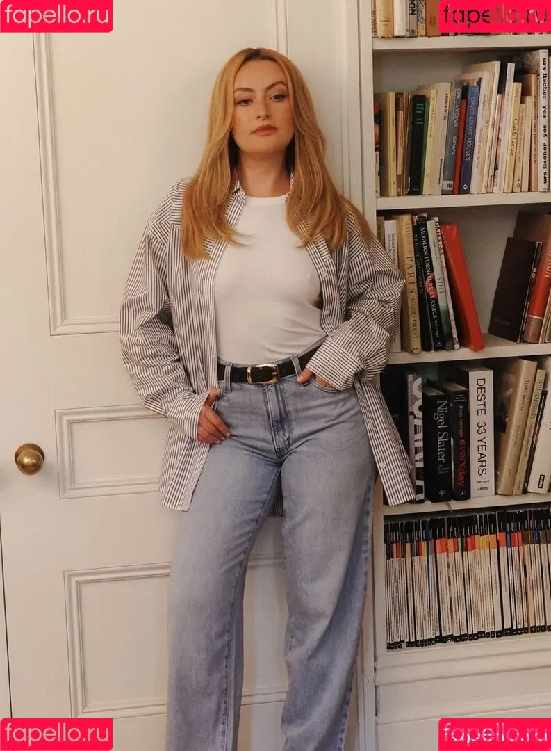 Amelia Dimoldenberg / ameliadimz / emilynudess Onlyfans Photo Gallery 