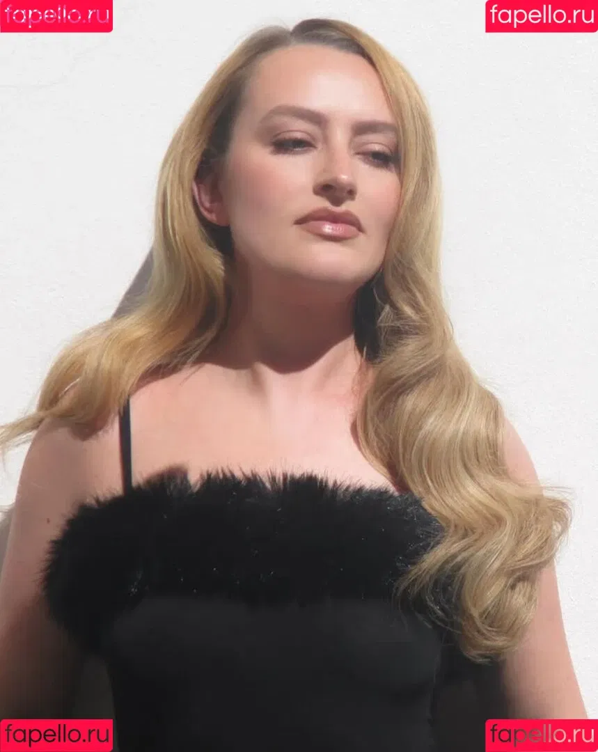 Amelia Dimoldenberg / ameliadimz / emilynudess Onlyfans Photo Gallery 