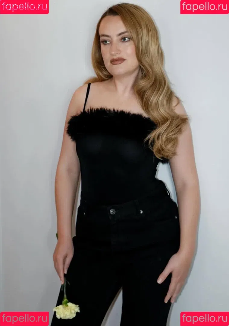 Amelia Dimoldenberg / ameliadimz / emilynudess Onlyfans Photo Gallery 