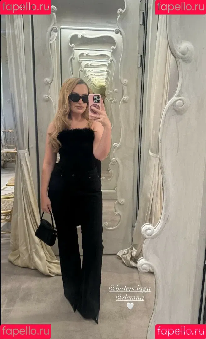 Amelia Dimoldenberg / ameliadimz / emilynudess Onlyfans Photo Gallery 