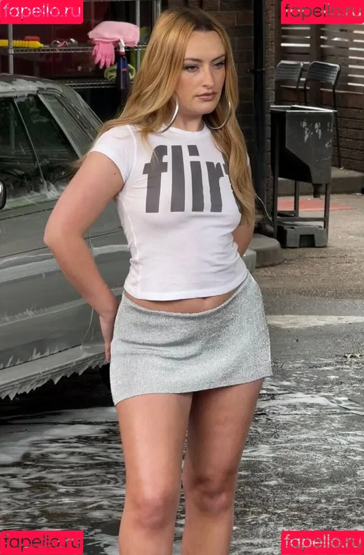 Amelia Dimoldenberg / ameliadimz / emilynudess Onlyfans Photo Gallery 