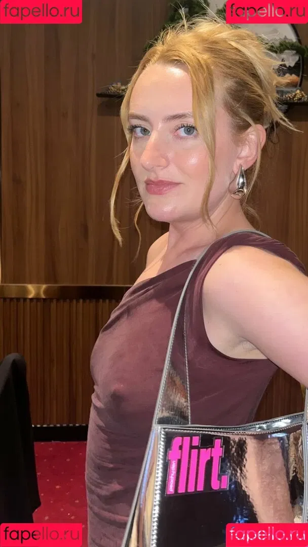 Amelia Dimoldenberg / ameliadimz / emilynudess Onlyfans Photo Gallery 