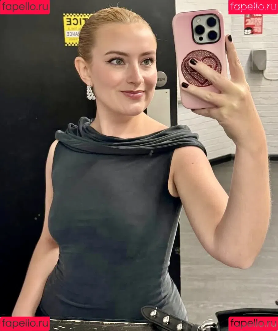 Amelia Dimoldenberg / ameliadimz / emilynudess Onlyfans Photo Gallery 