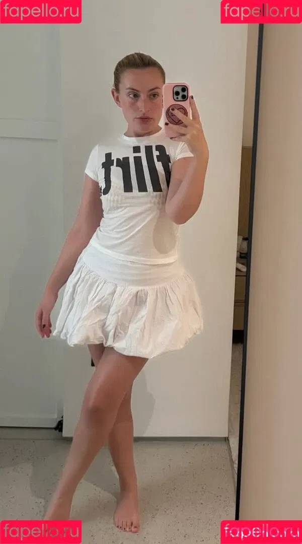 Amelia Dimoldenberg / ameliadimz / emilynudess Onlyfans Photo Gallery 