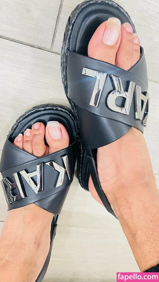 reel / vee_feet Onlyfans Photo Gallery 