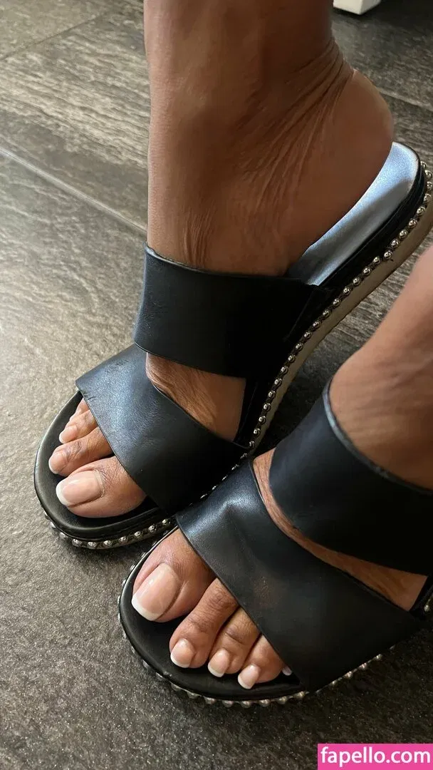reel / vee_feet Onlyfans Photo Gallery 