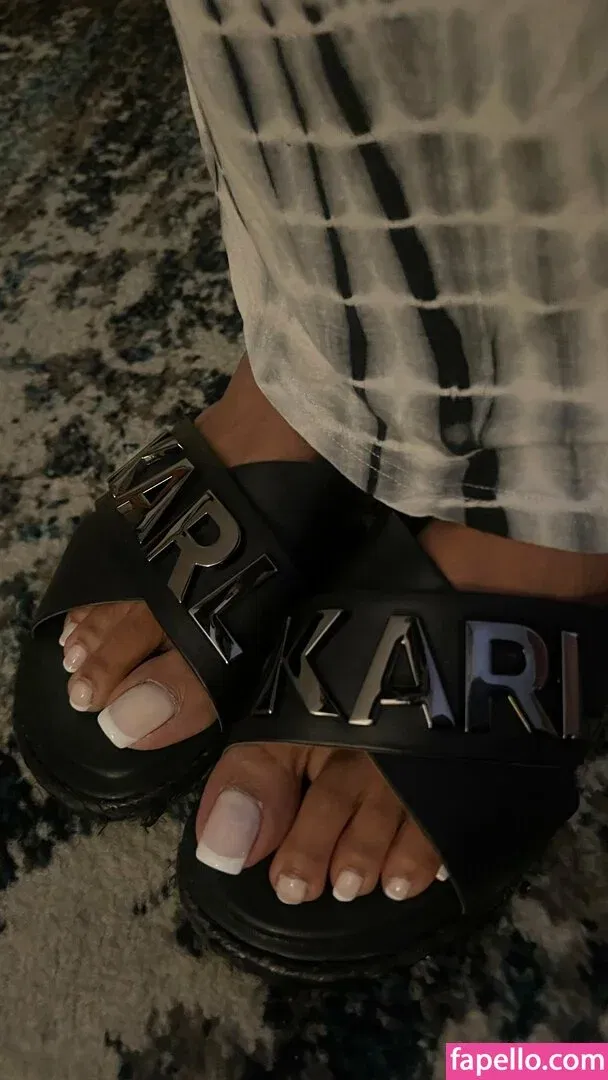 reel / vee_feet Onlyfans Photo Gallery 