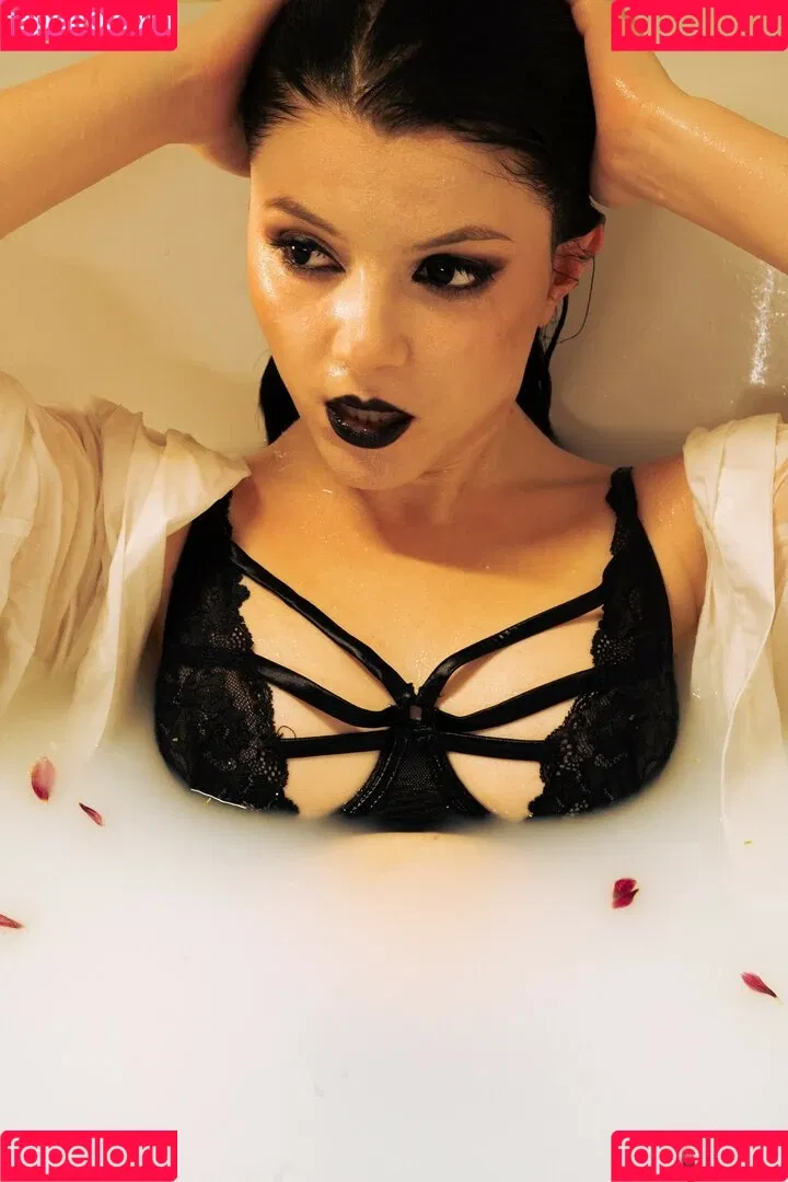 Olyashaa / deepfake / olyashaasaxon Onlyfans Photo Gallery 