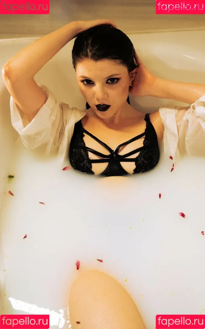 Olyashaa / deepfake / olyashaasaxon Onlyfans Photo Gallery 