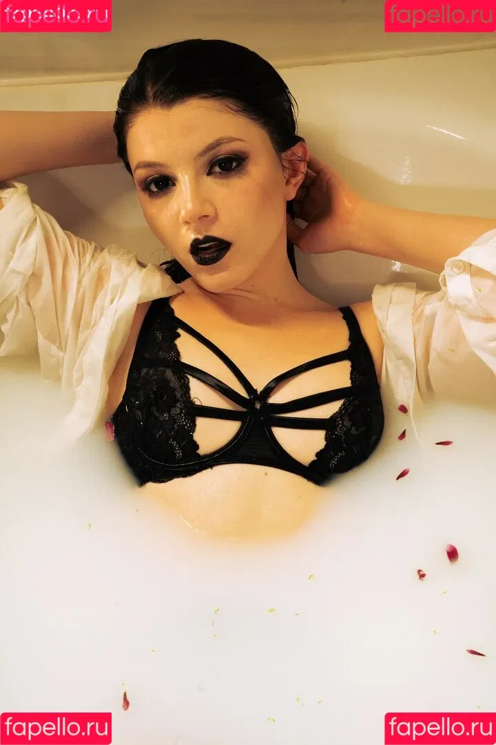 Olyashaa / deepfake / olyashaasaxon Onlyfans Photo Gallery 