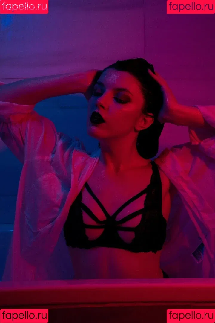 Olyashaa / deepfake / olyashaasaxon Onlyfans Photo Gallery 