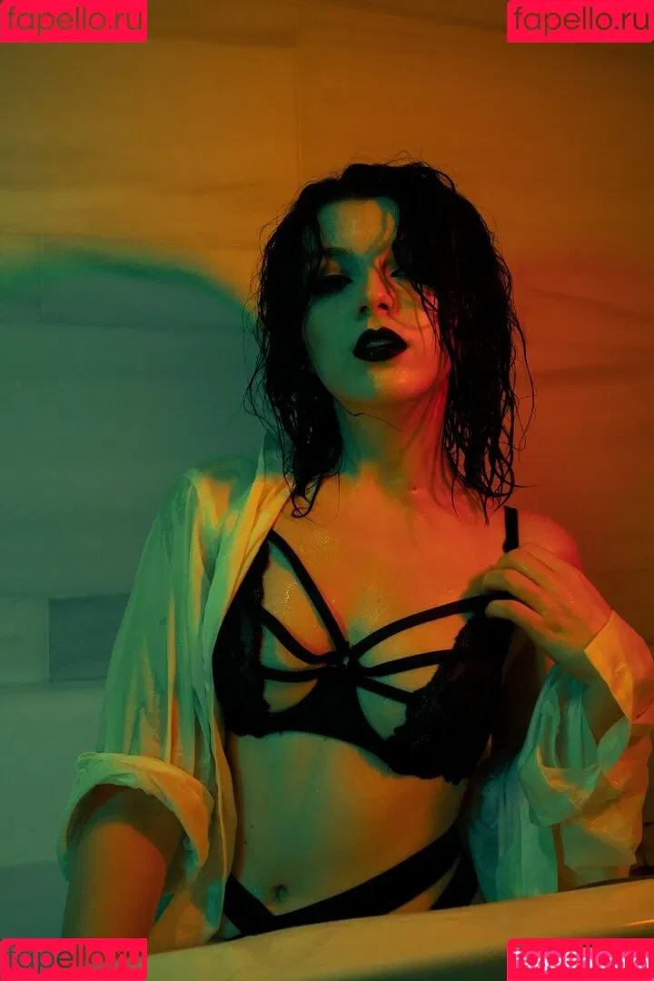 Olyashaa / deepfake / olyashaasaxon Onlyfans Photo Gallery 