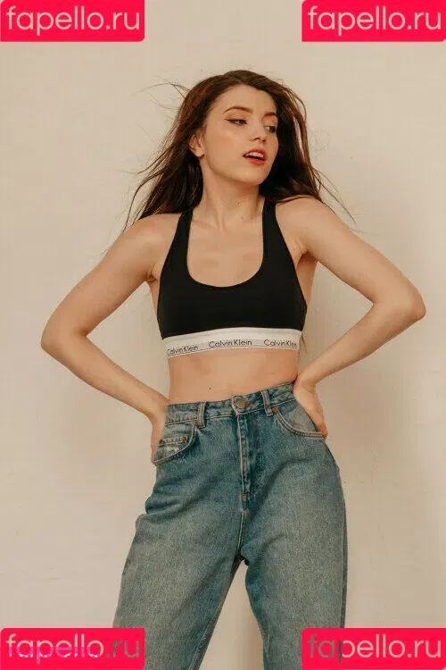 Olyashaa / deepfake / olyashaasaxon Onlyfans Photo Gallery 