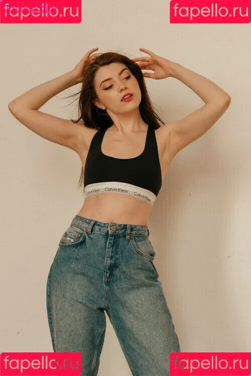 Olyashaa / deepfake / olyashaasaxon Onlyfans Photo Gallery 