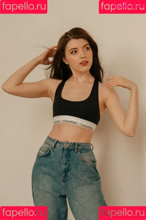 Olyashaa / deepfake / olyashaasaxon Onlyfans Photo Gallery 