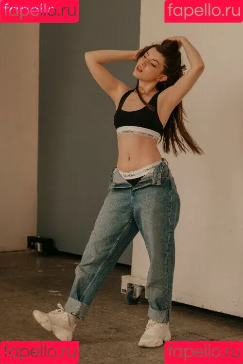 Olyashaa / deepfake / olyashaasaxon Onlyfans Photo Gallery 