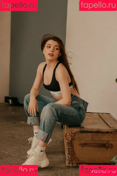 Olyashaa / deepfake / olyashaasaxon Onlyfans Photo Gallery 