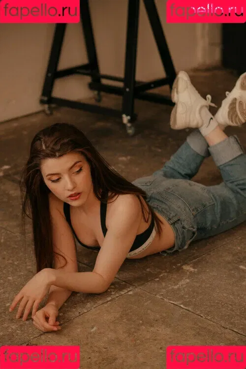 Olyashaa / deepfake / olyashaasaxon Onlyfans Photo Gallery 