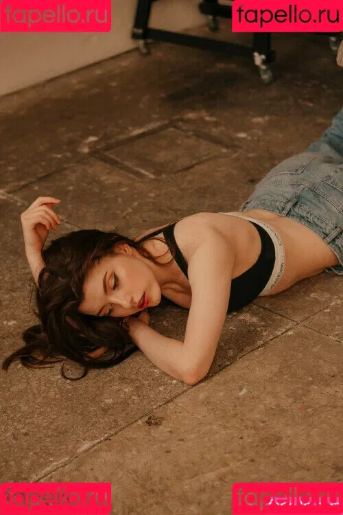 Olyashaa / deepfake / olyashaasaxon Onlyfans Photo Gallery 