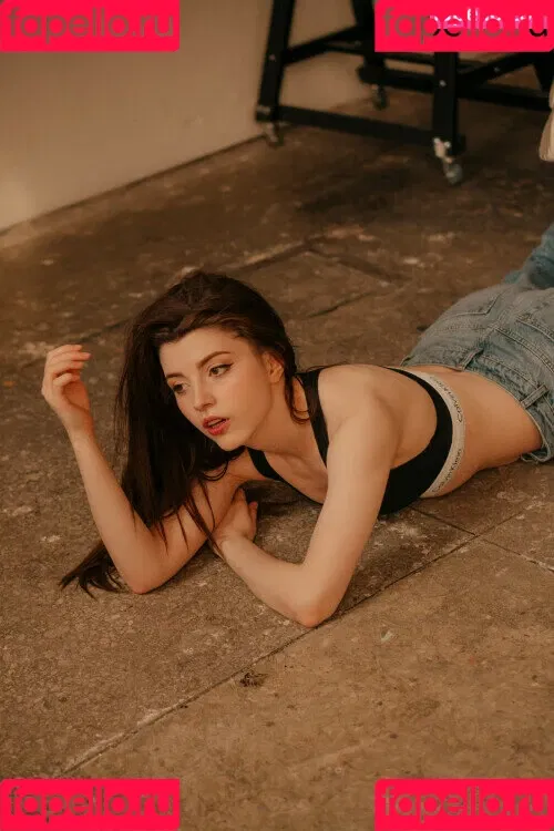 Olyashaa / deepfake / olyashaasaxon Onlyfans Photo Gallery 