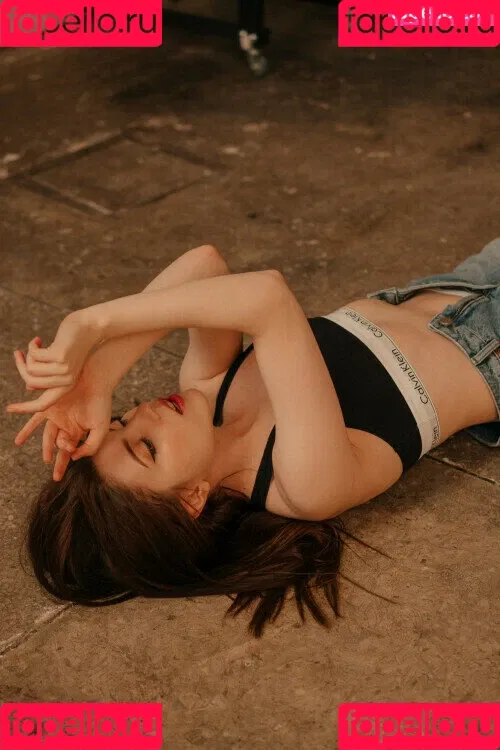 Olyashaa / deepfake / olyashaasaxon Onlyfans Photo Gallery 