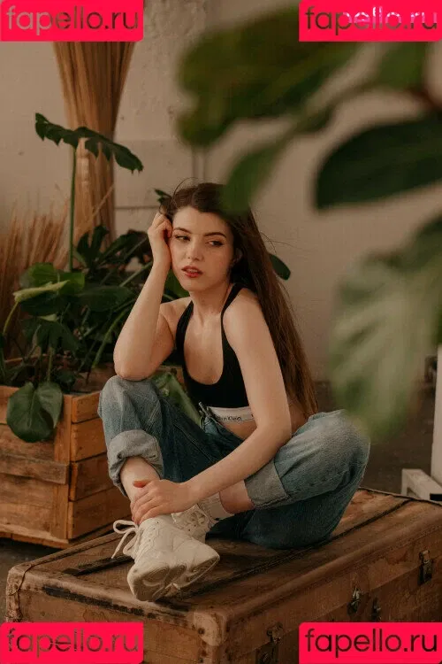 Olyashaa / deepfake / olyashaasaxon Onlyfans Photo Gallery 